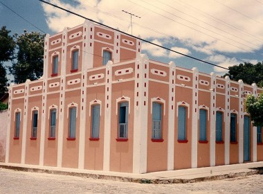 CONSTRUDO EM 1930, SOBRADINHO DE JOAQUIM DOMINGUES CONTNUA ENCANTANDO OS GUANAMBIENSES